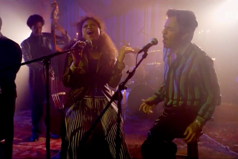 El divertido 'debut' de Eugenio Derbez como cantante