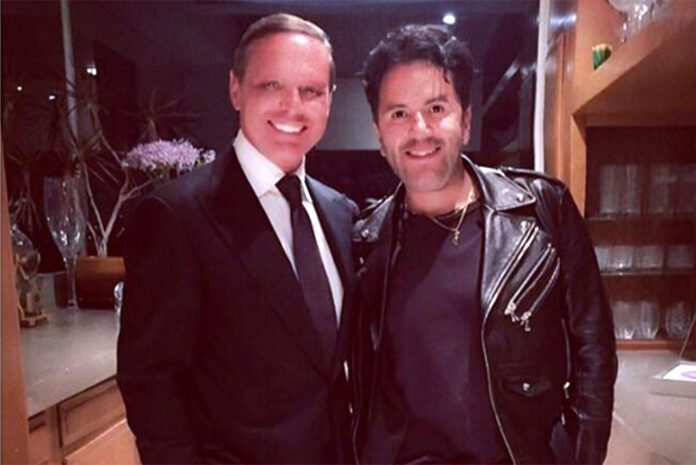 ¿Raúl Velasco?, ¿Julio Iglesias?, ¿Benito Juárez? ¡No, es Luis Miguel! ¿Raúl Velasco?, ¿Julio Iglesias?, ¿Benito Juárez? ¡No, es Luis Miguel!