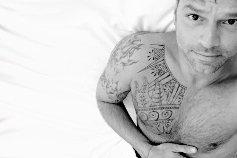 ¡OMG! Ricky Martin se desnudó en video... ¡Míralo aquí!