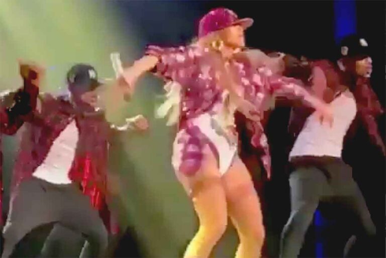 Jennifer Lopez haciendo 'twerking'... más llenita