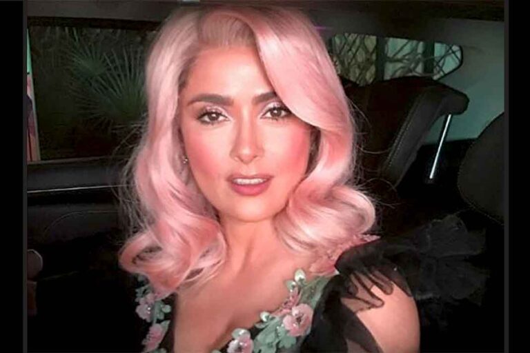 Salma Hayek sorprendió en Cannes con peluca rosa