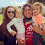 Memo Ochoa, Karla Mora y sus hijos forman una linda familia