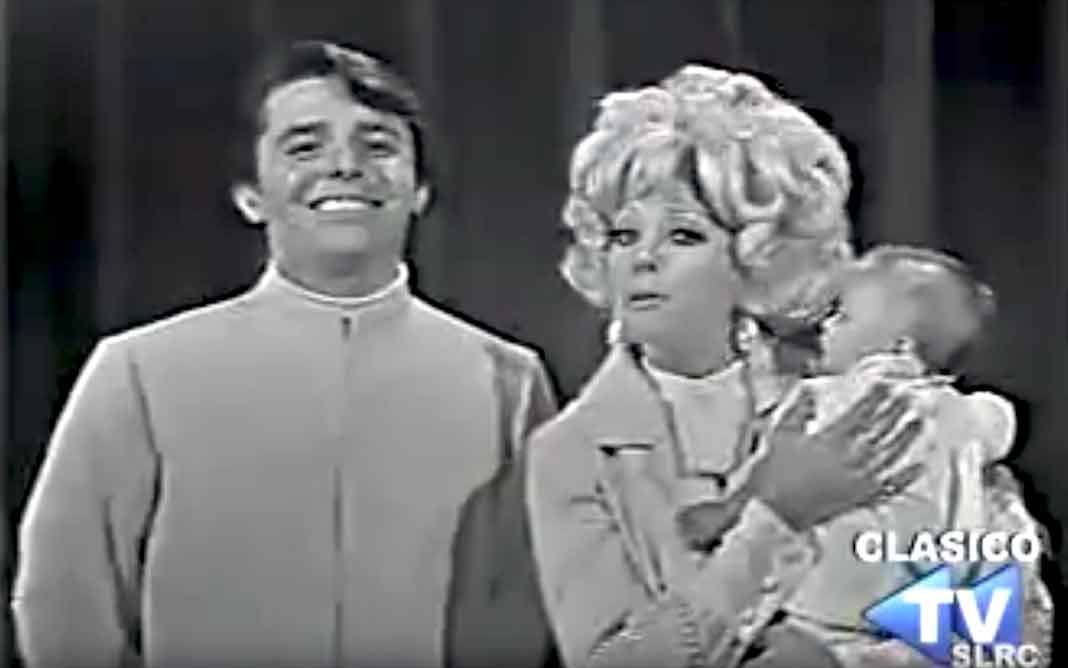A finales de los 60's, sus padres la presentaron en televisión en su programa "Silvia y Enrique"