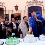 Hubo tres pasteles: uno por los 18 años de Leonardo, otro por los 87 de doña Flor Silvestre, y otro por los 49 de Pepe