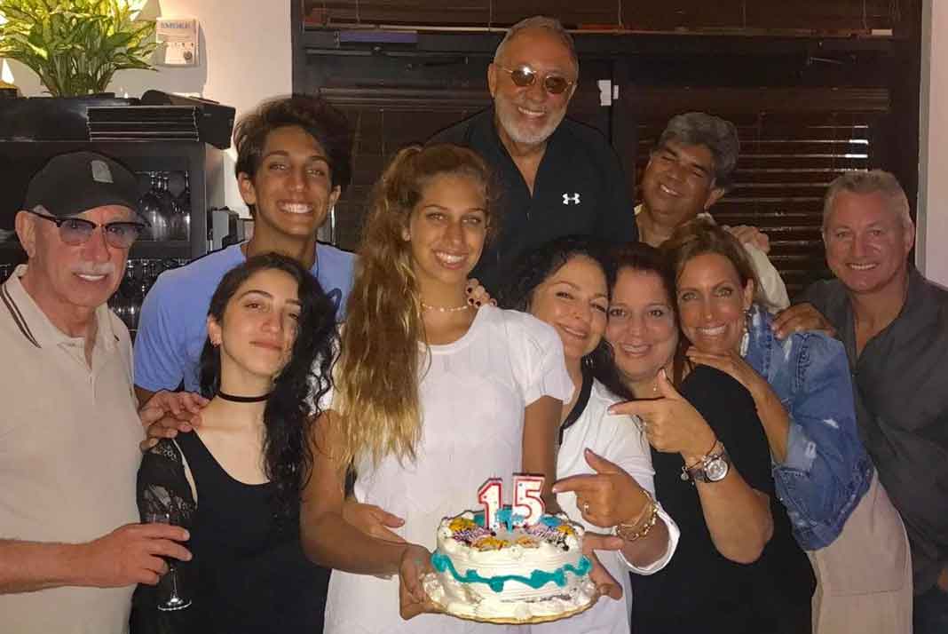 Emilio, Gloria y toda la bella familia de Lili Estefan celebraron el pasado 3 de agosto los 15 años de Lina