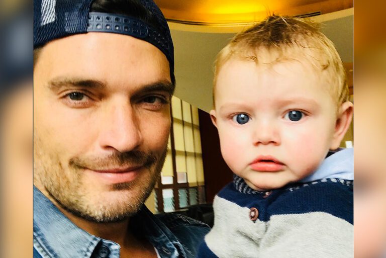Julián Gil compartió en sus redes sociales esta foto con su hijo