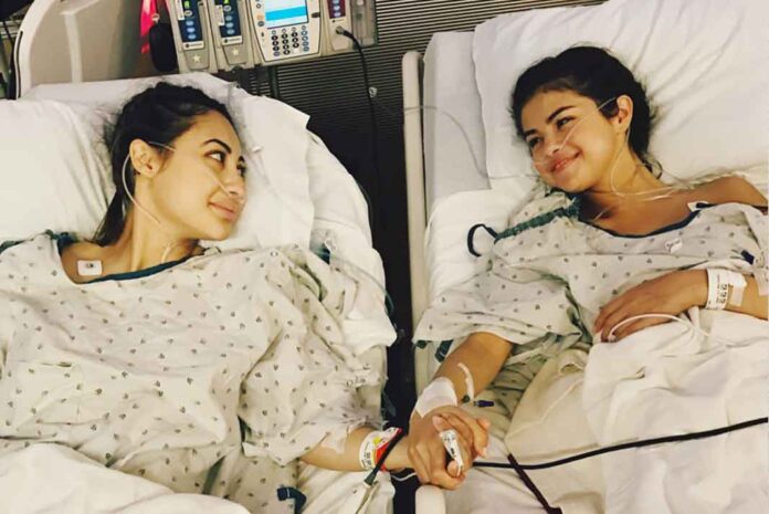 Selena compartió esta imagen al recibir el transplante de riñón de su mejor amiga