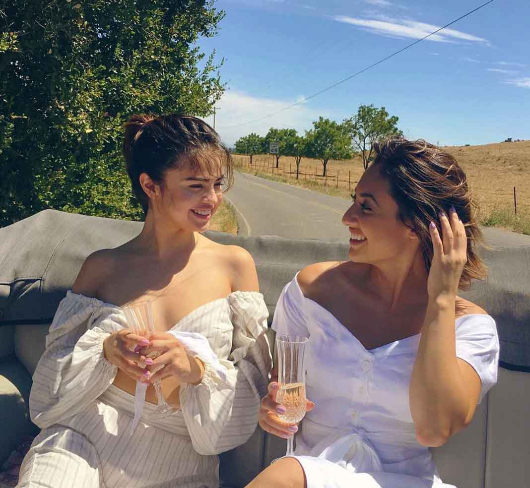 Selena hace poco celebró el cumpleaños de su amiga Raisa, a quien considera como su hermana