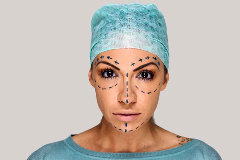 Cuidado con los elogios a médicos en Internet, a veces son falsos