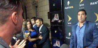 Miren la cara de Alessandra Rosaldo, quien estaba con Eugenio Derbez justo al lado de Eduardo