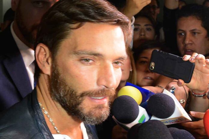 Julián Gil dice que las nuevas acusaciones ya son de risa