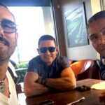 Fernando Colunga posa con Miguel Varoni y un amigo en Washington