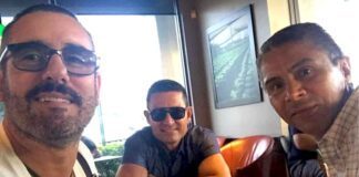 Fernando Colunga posa con Miguel Varoni y un amigo en Washington