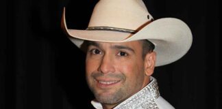 Bobby dijo que el hombre lo llamó una noche para que fuera a su cuarto de hotel