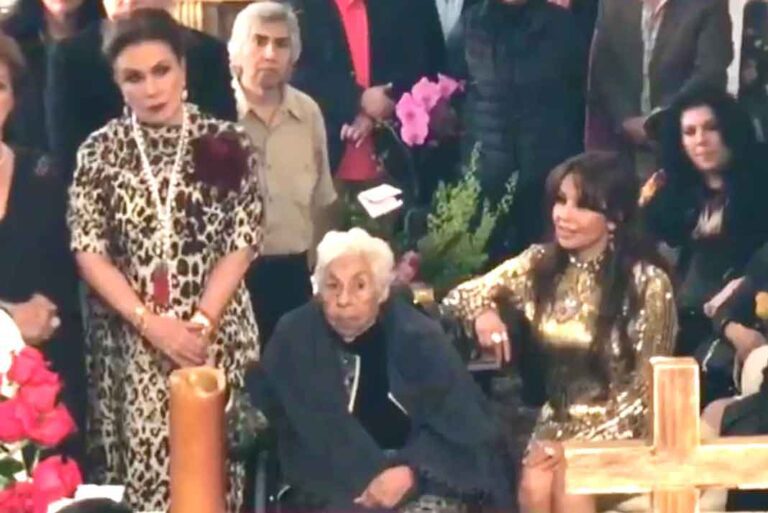 Thalía y Laura Zapata se unieron en los 100 años de su abuelita