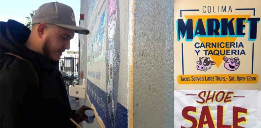 Mike Rivera está buscando clientes que vivan en Los Angeles y necesiten letreros