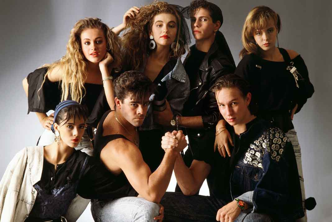 En 1988, cuando eran adolescentes y ha habían entrado Thalía, Eduardo, Eric y Edith