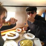 Thalía y Yolanda Andrade disfrutaron de enchiladas suizas y molletes en el avión