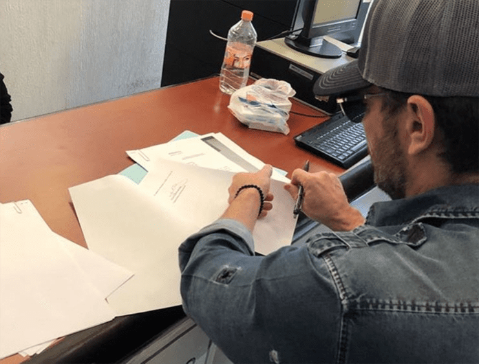 Julián Gil en el juzgado en la ciudad de México. Julián Gil en el juzgado en la ciudad de México.