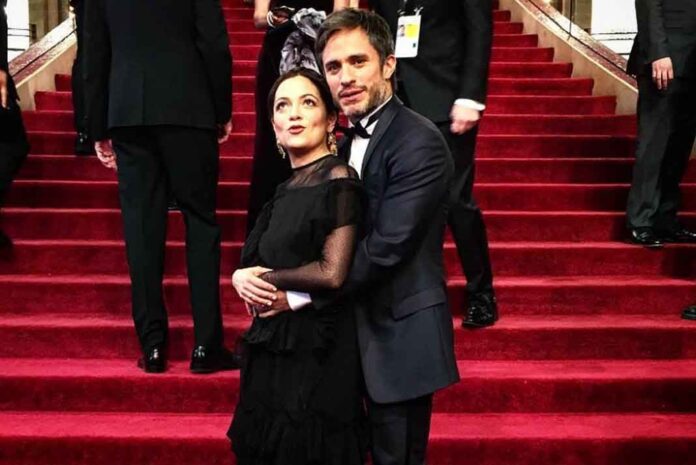 Natalia y Gael se tomaron esta foto en las escalinatas del teatro Dolby donde fueron los Oscares