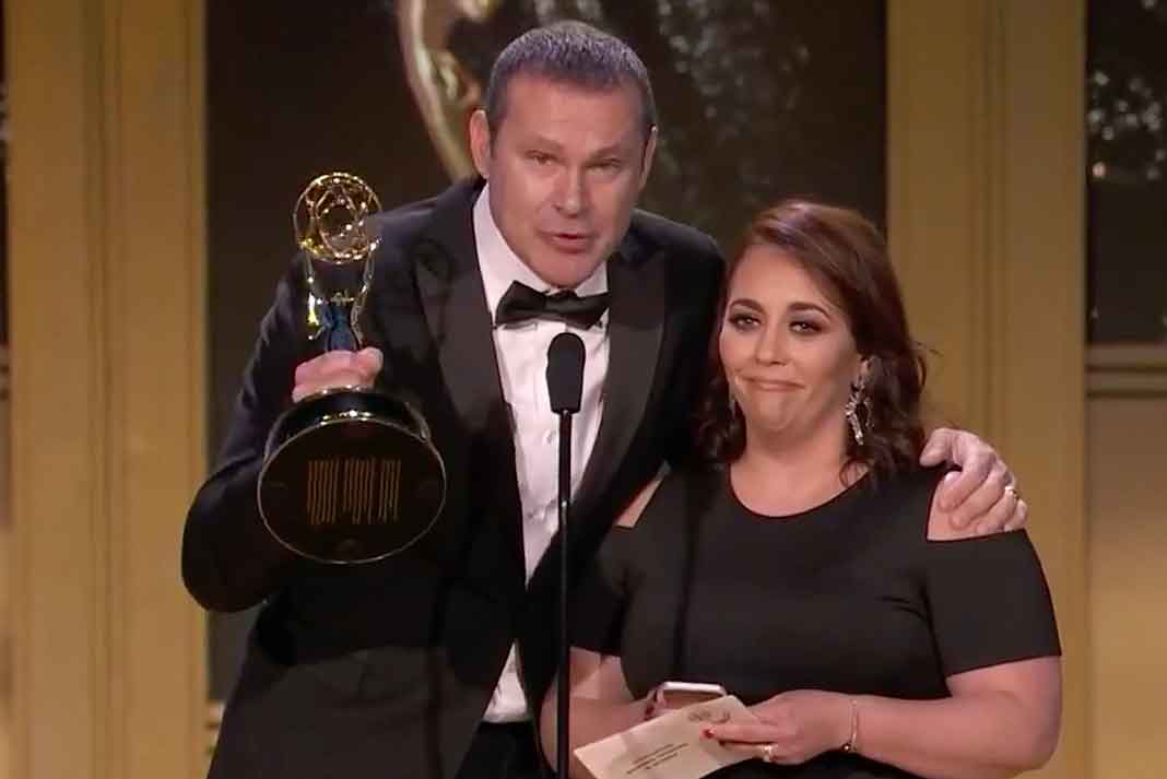 Alan Tacher y Gilcia Máquez, una de las productoras de "Despierta América" recibieron el premio