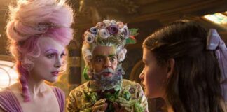 Miren nada más las caras de Derbez y cómo anda vestido, ya me imagino cómo será su actuación