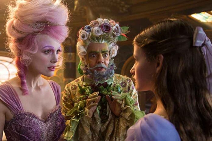 Miren nada más las caras de Derbez y cómo anda vestido, ya me imagino cómo será su actuación