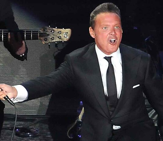 Luis Miguel se tuvo que acomodar ya saben qué cuando se dio cuenta de lo abultado de su parte