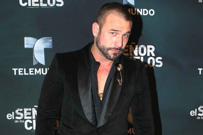 Rafael Amaya estuvo un ratito en la presentación de la nueva temporada de su serie Rafael Amaya estuvo un ratito en la presentación de la nueva temporada de su serie