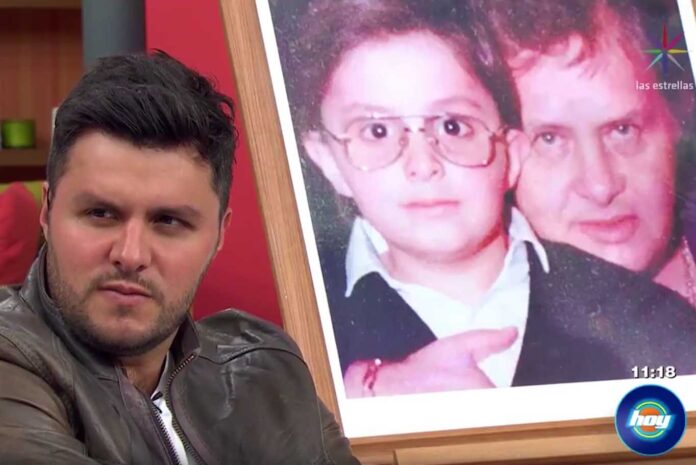En el aniversario 19 de su muerte, Paco Stanley supuestamente se hizo presente junto a su hijo Paul En el aniversario 19 de su muerte, Paco Stanley supuestamente se hizo presente junto a su hijo Paul