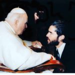 Aquí lo vemos cuando lo recibió el Papa Juan Pablo II
