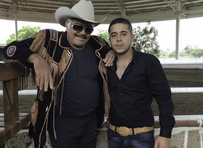 Parece que Alejandro Villa tenía una relación cercana con Vicente Fernández