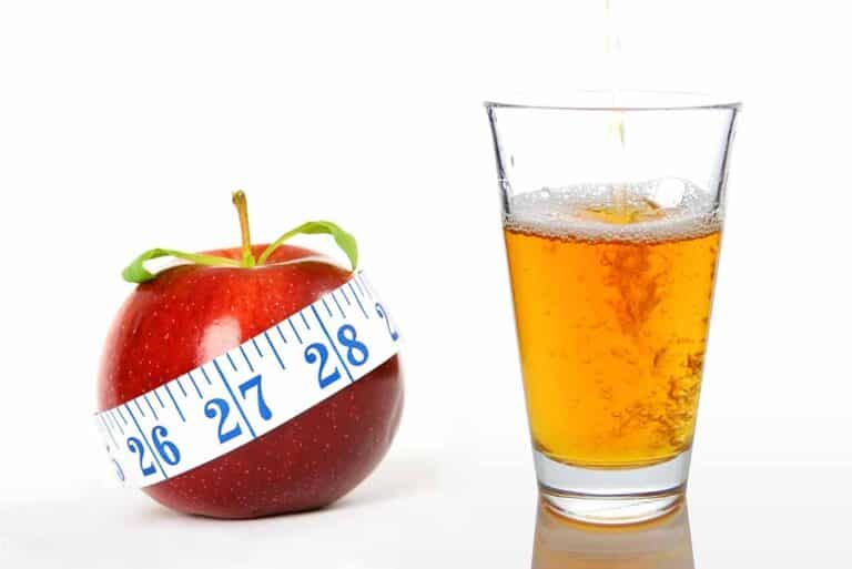 El vinagre de manzana te adelgaza, pero sólo si lo consumes así...