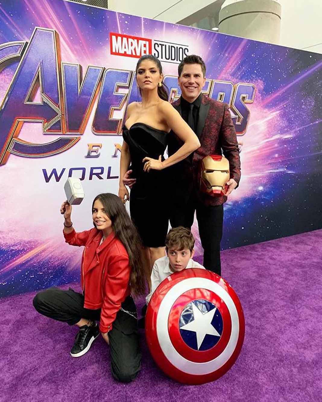 Ana Bárbara asistió a la premiere de 'Avengers' con su novio Ángel, su hijo Jerónimo y su hijastra Paula Levy