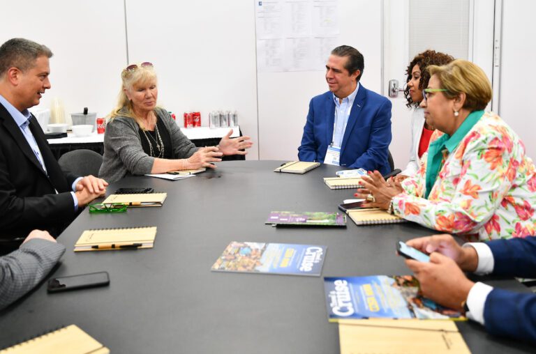 FCCA felicita ministro de Turismo de República Dominicana por excelente trabajo en cruceros