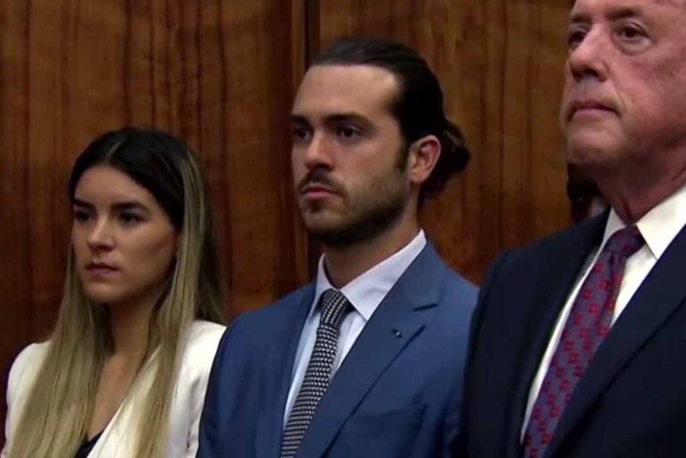 El actor estuvo acompañado en la Corte por su esposa y su abogado