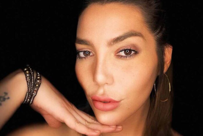 La hija de Alejandra se estuvo preparando sin decir nada para cantar