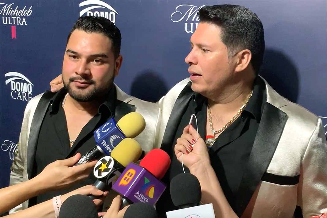 Alan y Oswaldo, vocalistas de Banda MS, atienden a la prensa en su presentación en el Dome Care de Monterrey