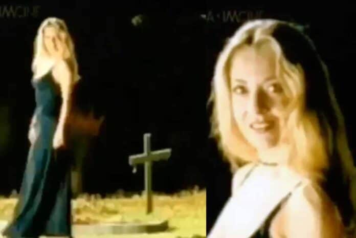 La actriz se muestra caminando en un panteón, saludando a unos borrachos que se refieren a ella como La Muerte