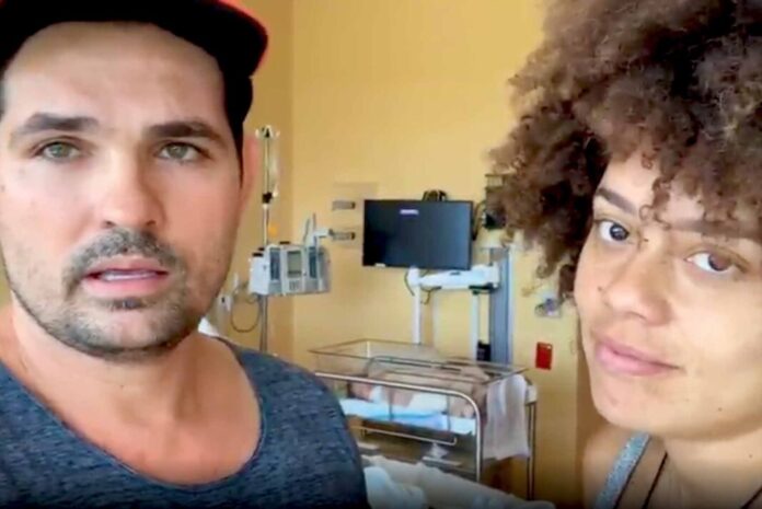 La pareja compartió un video explicando a sus seguidores el motivo de su ausencia en las redes