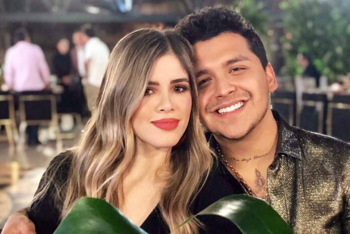 El cantante está feliz con su guapa novia