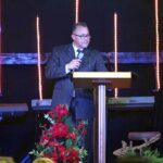 El tío de Chiquis Rivera predica la Palabra en su Iglesia Primer Amor