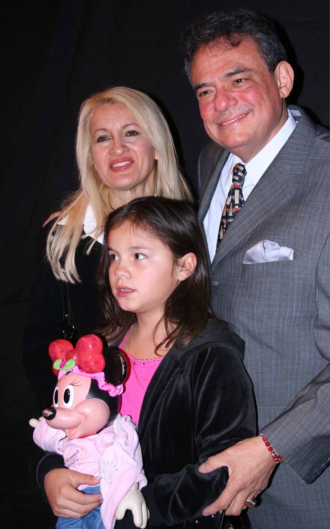José José y sus Saritas, su esposa y su hija, con quien vivió los últimos años de su vida en Miami