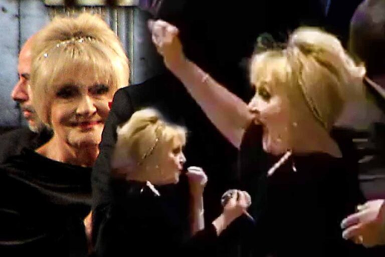 Sonriendo y en primera fila, Anel roba cámara en homenaje a José José