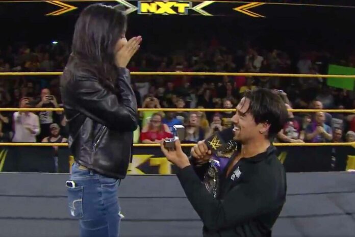 Zaide no podía creer que su novio se hincara para ofrecerle el anillo de compromiso en pleno ring y ante tanta gente