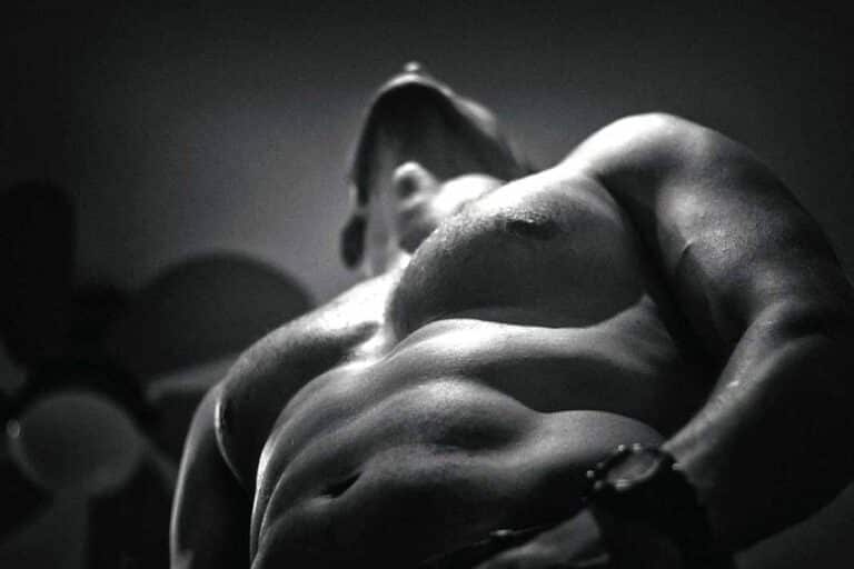 Con buenas nalgas o vello corporal: ¿Qué hace a un hombre sexy?