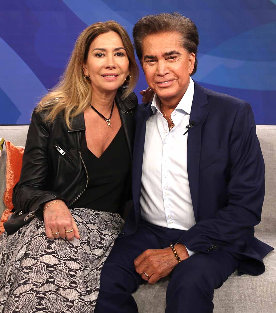 El cantante José Luis Rodríguez y su guapa esposa Carolina Pérez, de 52 años, se casaron 1996 en Miami - Ana María Canseco