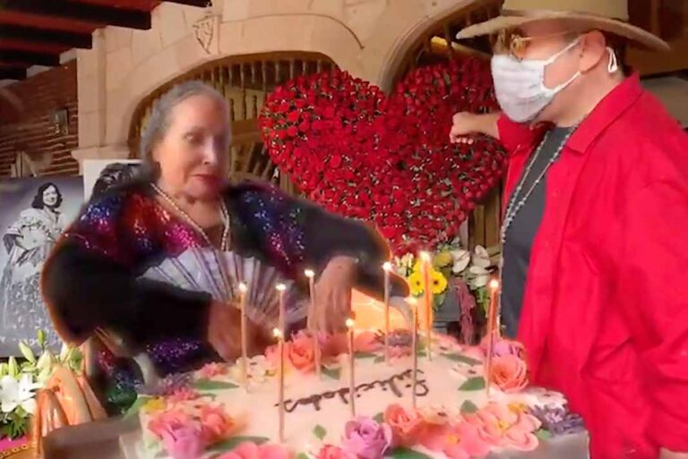 “Gracias, hijos de su madre”: Así celebró Flor Silvestre sus 90 años
