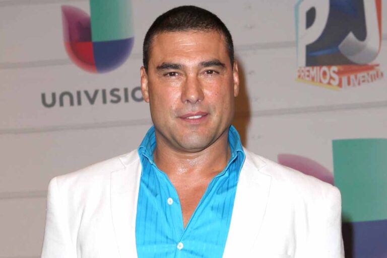 De nuevo, Eduardo Yáñez agrede a reportero de un manotazo