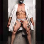 El luchador publica fotos en las que muestra su físico logrado a base de trabajo en el gym